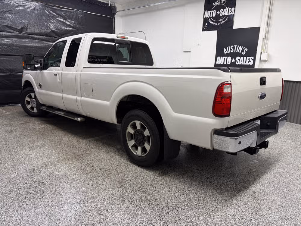 2011 Ford F-350 Super Duty Lariat Image 8