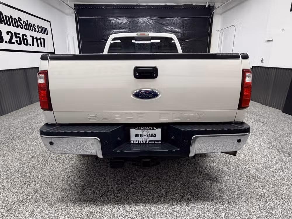 2011 Ford F-350 Super Duty Lariat Image 4