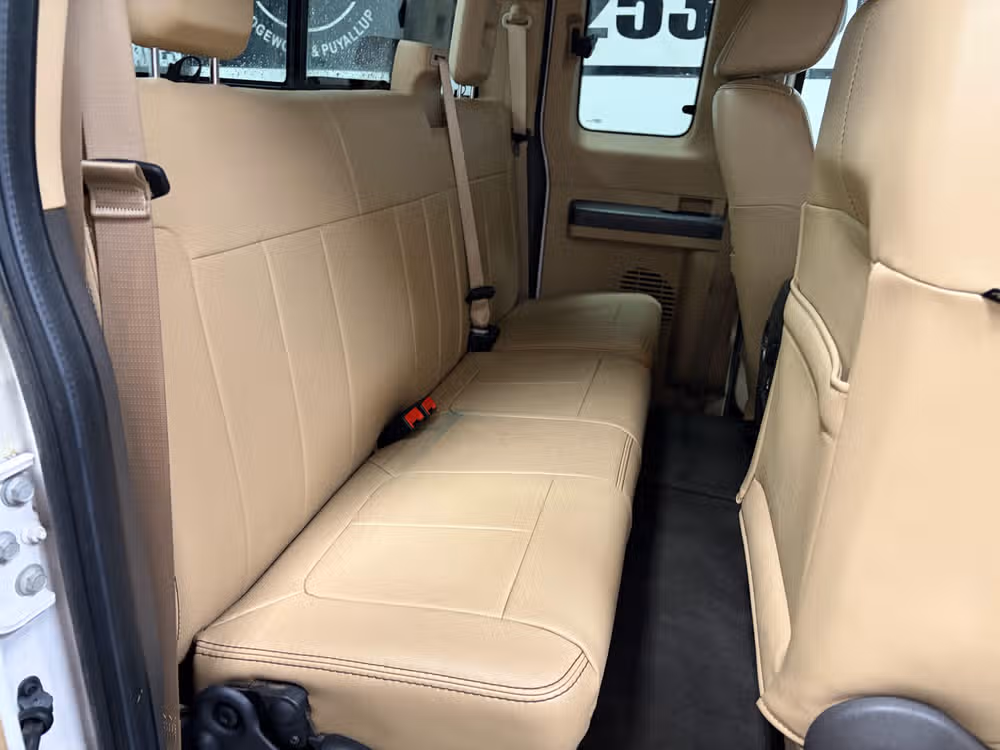 2011 Ford F-350 Super Duty Lariat Image 21