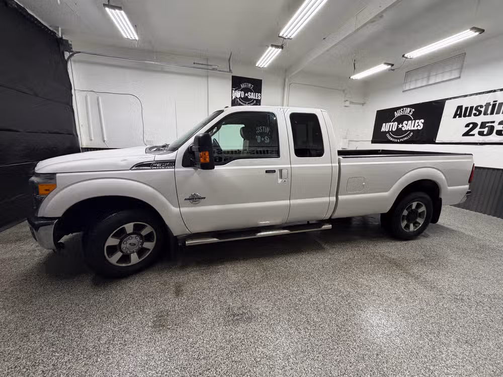 2011 Ford F-350 Super Duty Lariat Image 7