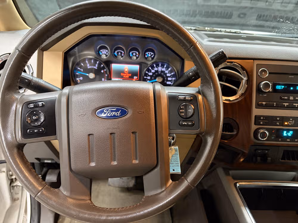 2011 Ford F-350 Super Duty Lariat Image 11