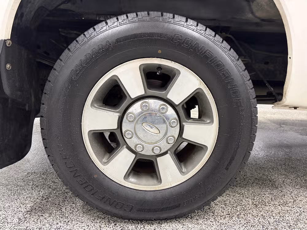 2011 Ford F-350 Super Duty Lariat Image 9