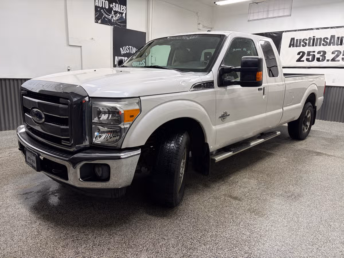2011 Ford F-350 Super Duty Lariat Image 6