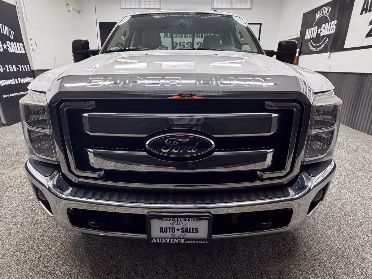2011 Ford F-350 Super Duty Lariat Image 5