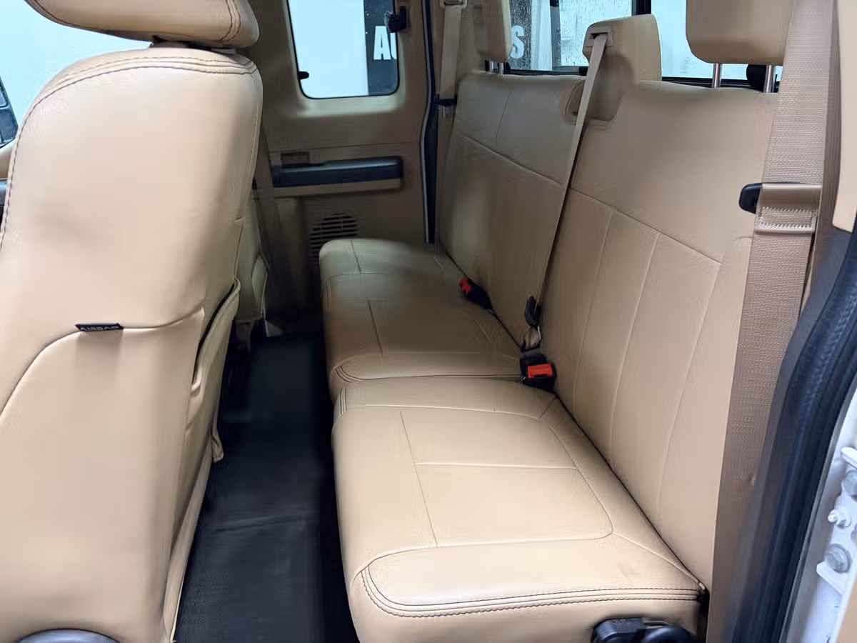 2011 Ford F-350 Super Duty Lariat Image 19