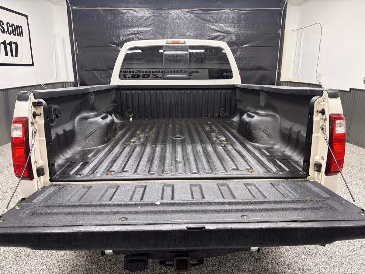 2011 Ford F-350 Super Duty Lariat Image 20