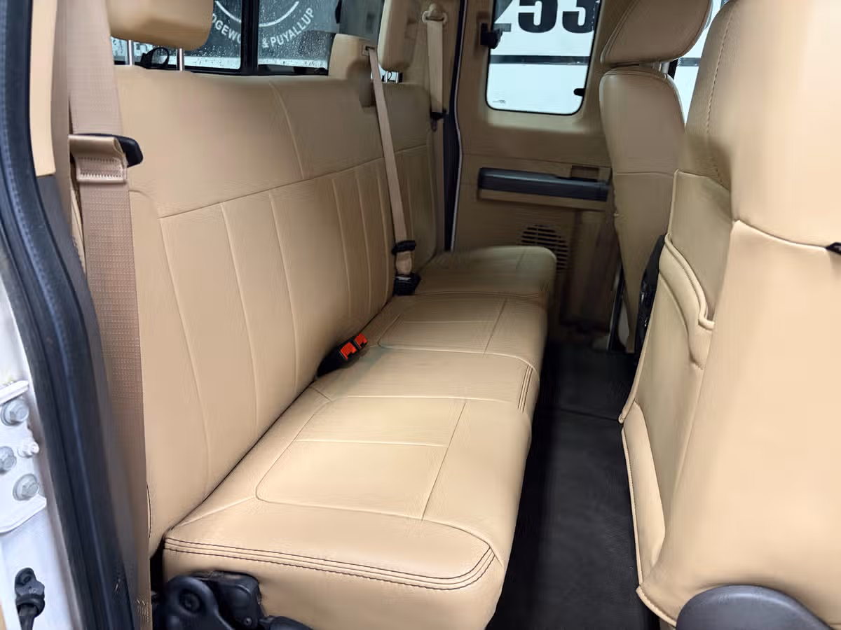 2011 Ford F-350 Super Duty Lariat Image 21