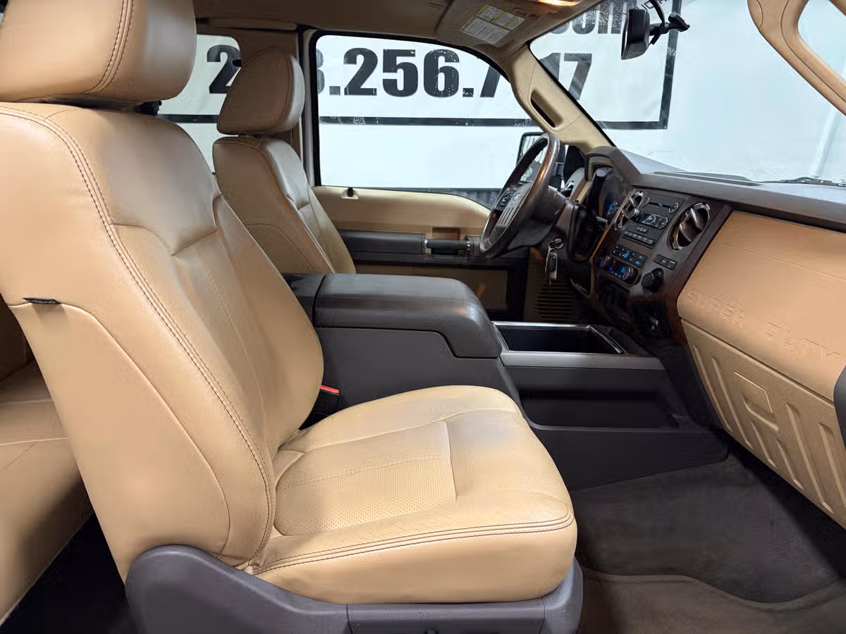 2011 Ford F-350 Super Duty Lariat Image 22