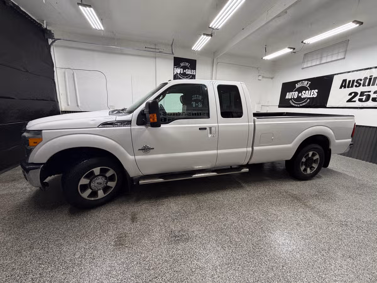 2011 Ford F-350 Super Duty Lariat Image 7