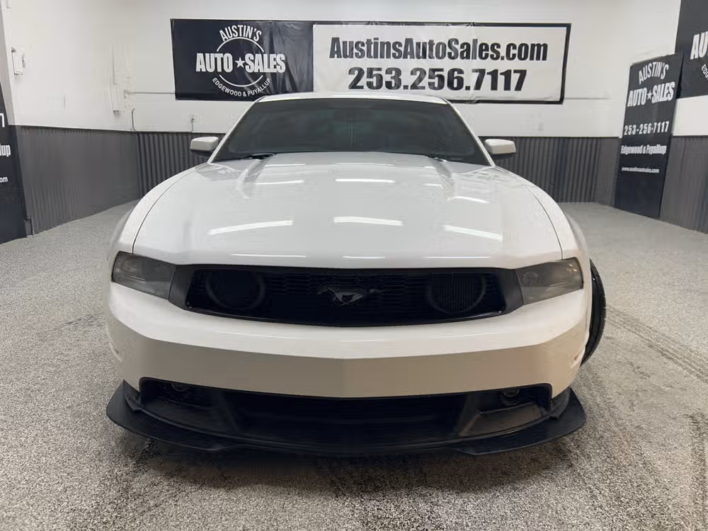 2011 Ford Mustang GT Premium Image 2