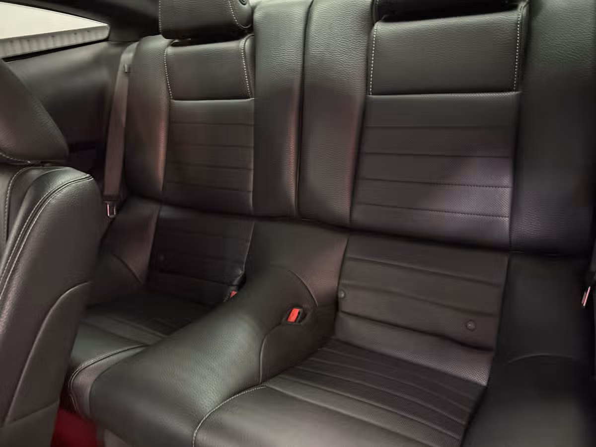 2011 Ford Mustang GT Premium Image 10