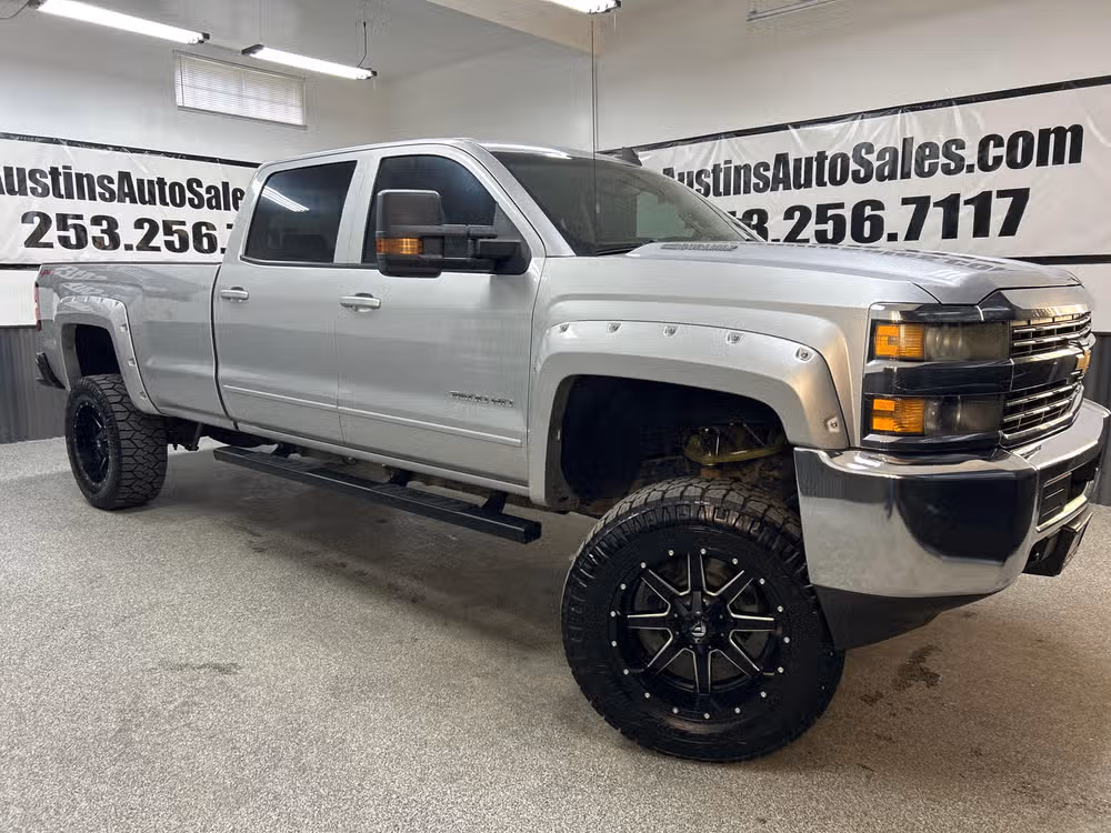2015 Chevrolet Silverado HD LT 4WD Crew Cab Short Box SRW w R6Q's photo