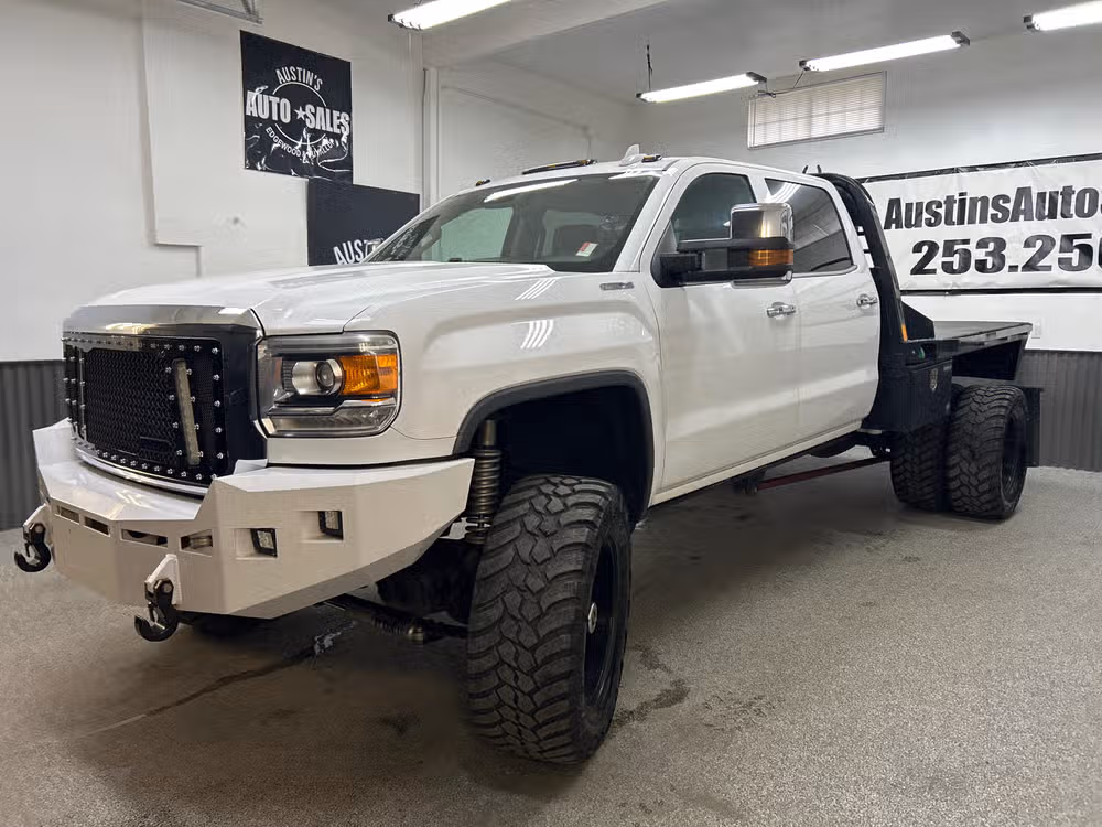 2015 GMC Sierra 3500HD Denali Lower Image 1