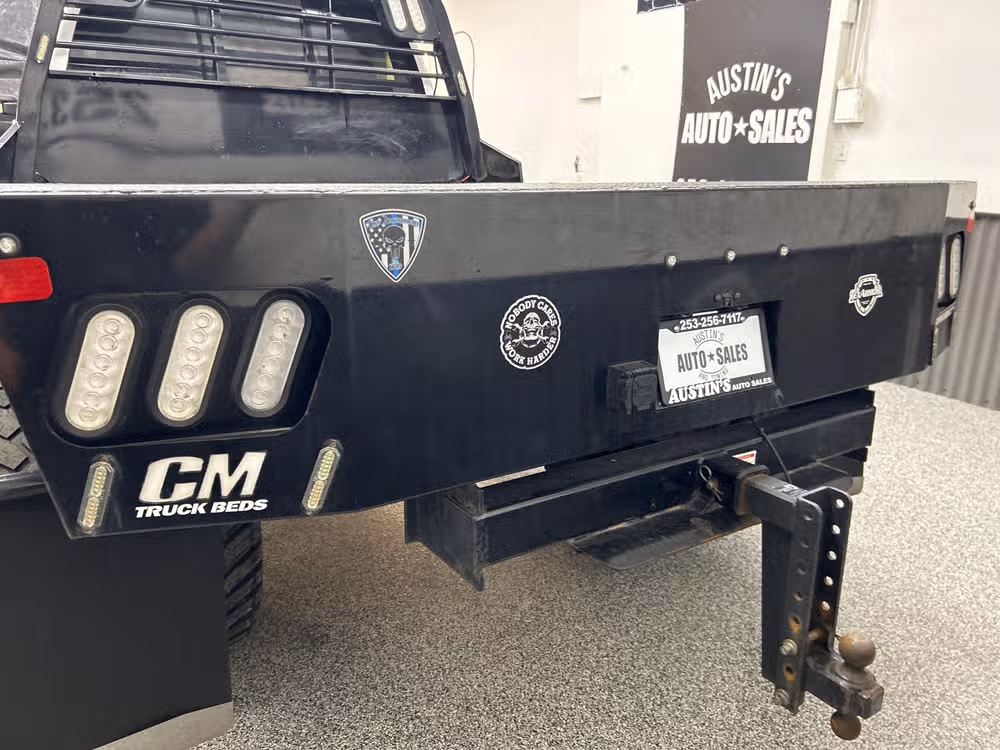 2015 GMC Sierra 3500HD Denali Lower Image 3