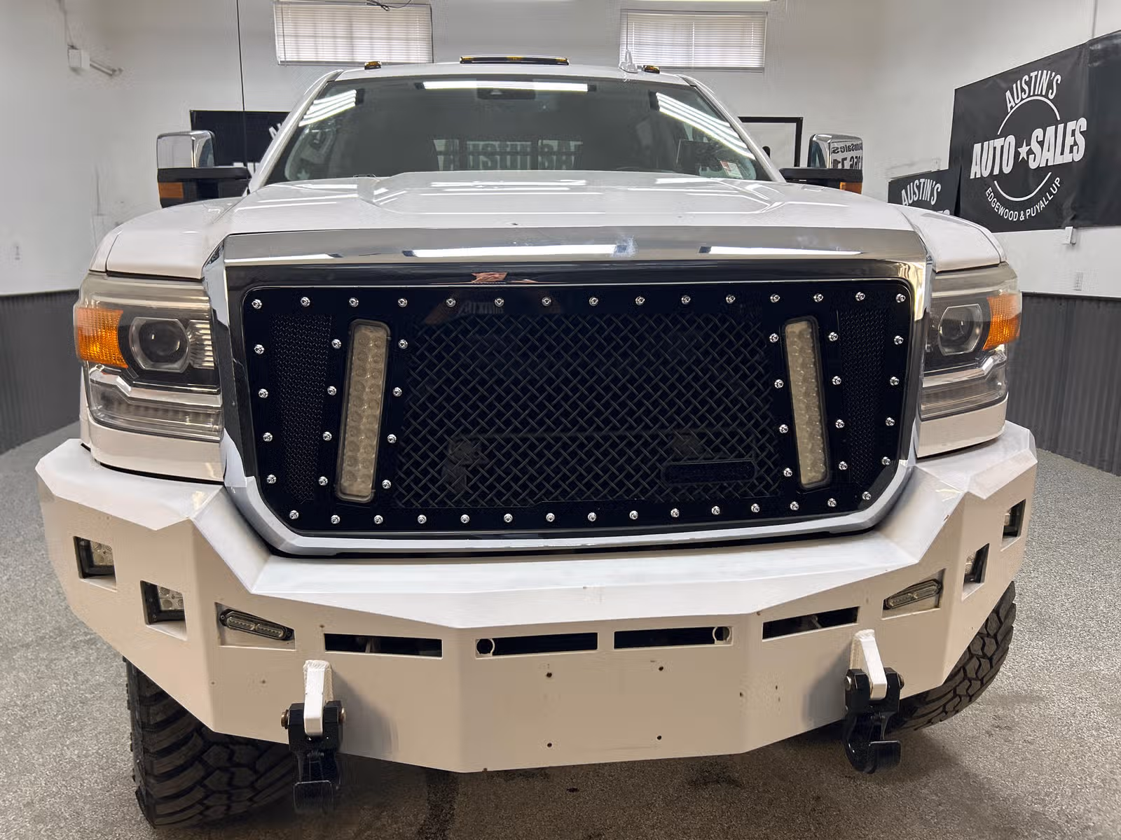 2015 GMC Sierra 3500HD Denali Upper Image 2
