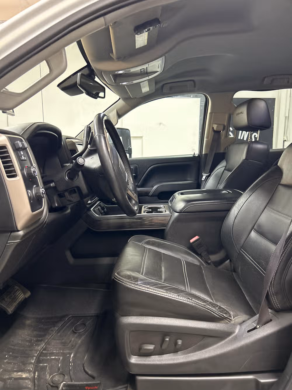 2015 GMC Sierra 3500HD Denali Image 9