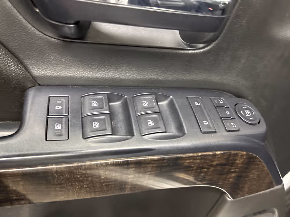 2015 GMC Sierra 3500HD Denali Image 10