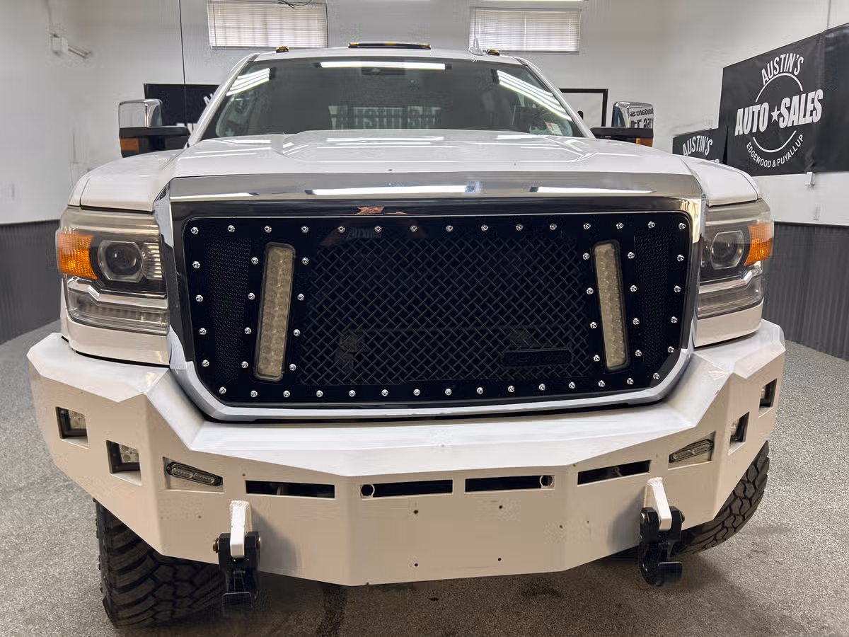 2015 GMC Sierra 3500HD Denali Image 2