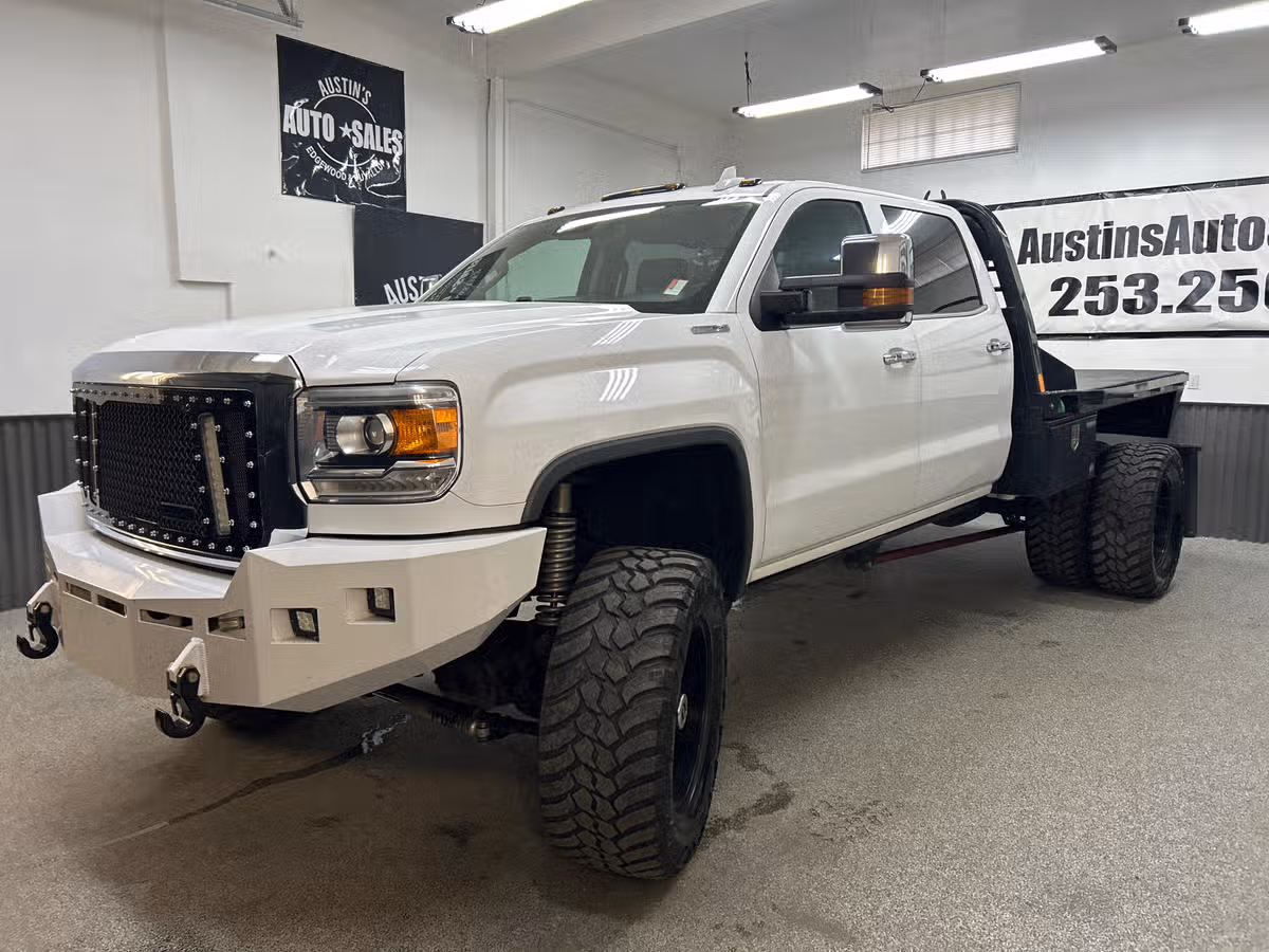 2015 GMC Sierra 3500HD Denali Image 3