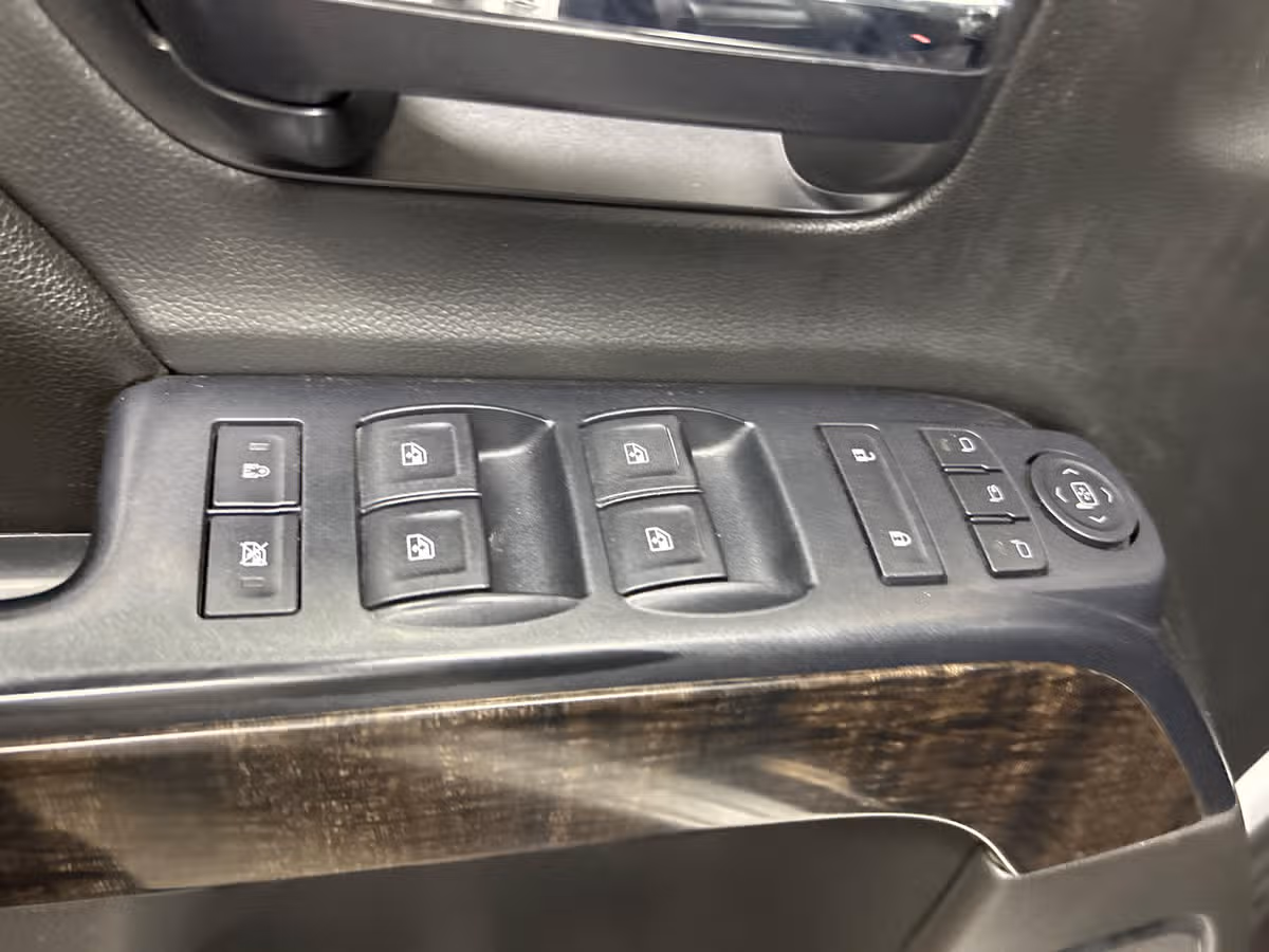 2015 GMC Sierra 3500HD Denali Image 10