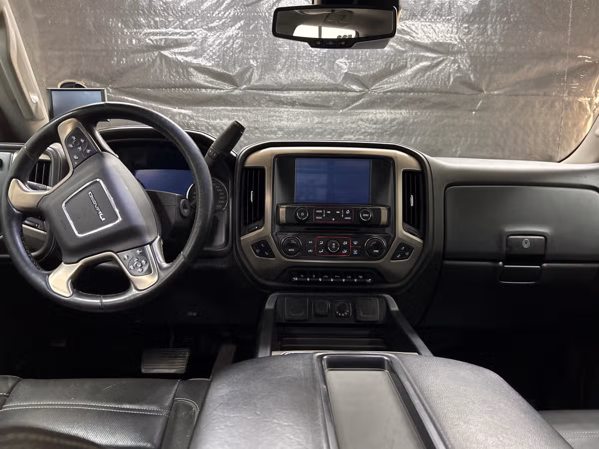 2015 GMC Sierra 3500HD Denali Image 12