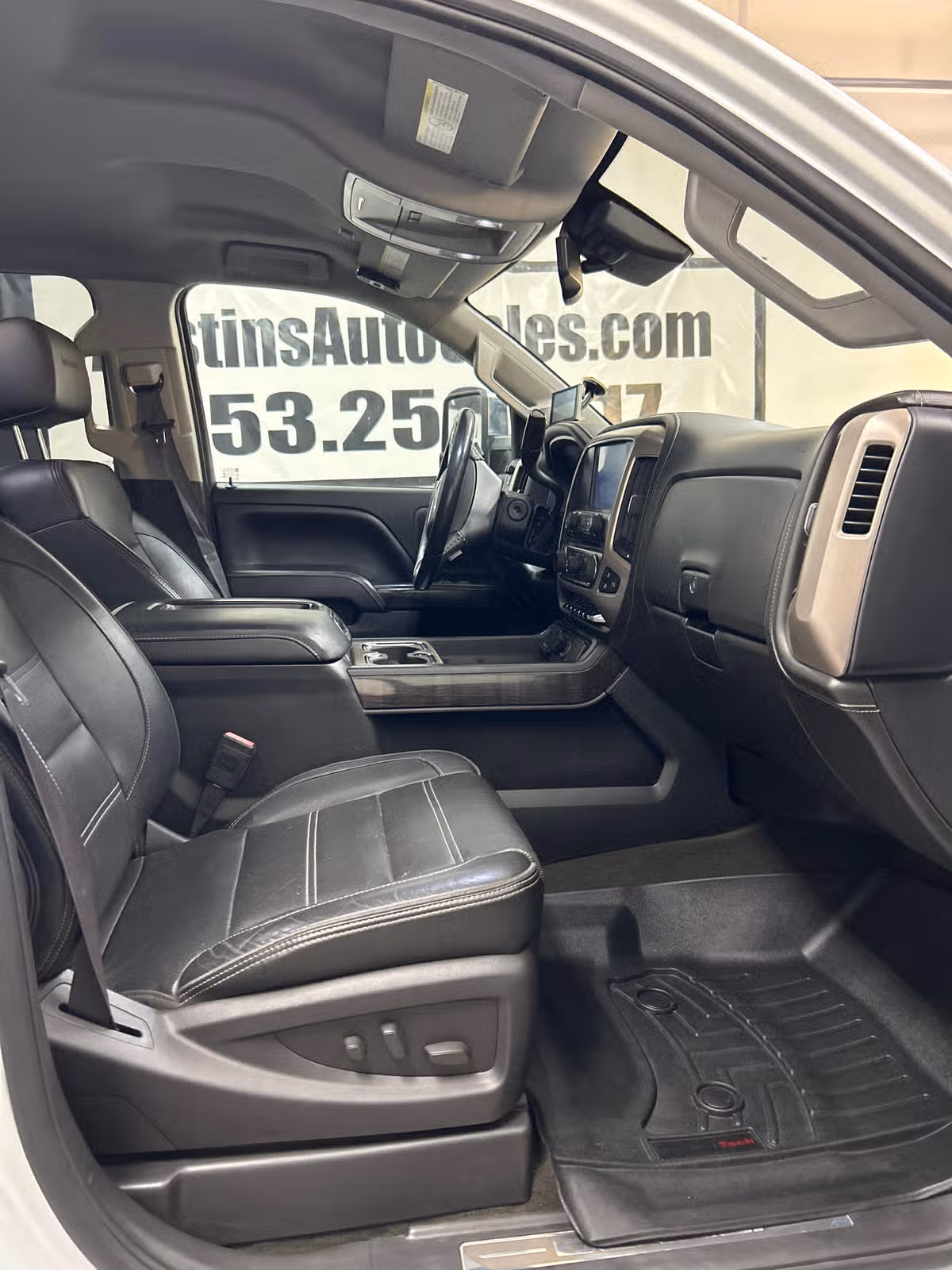 2015 GMC Sierra 3500HD Denali Image 15