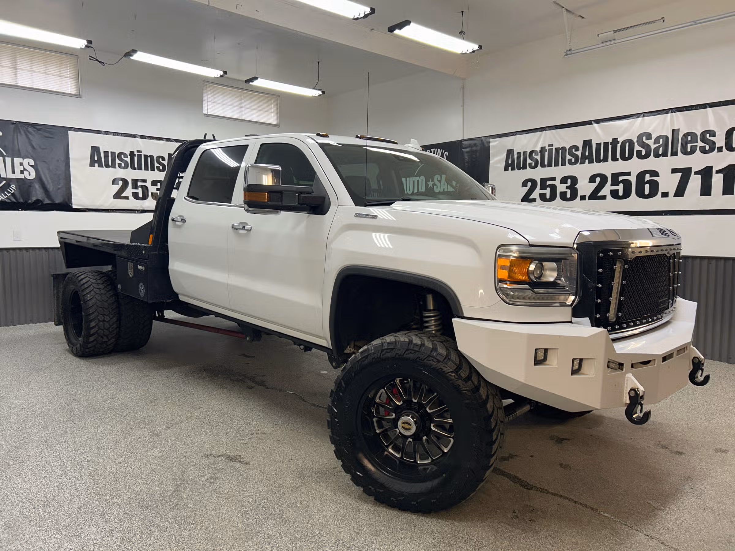 2015 GMC Sierra 3500HD Denali Image 1