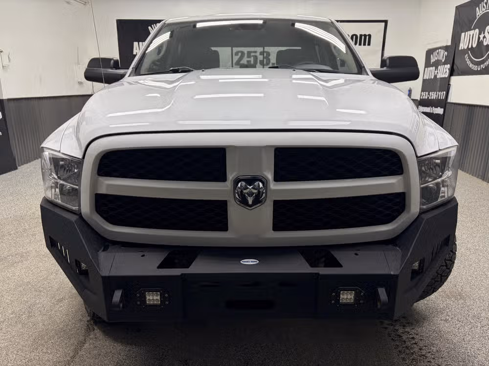 2018 Ram 1500 SLT Crew Cab Lower Image 3
