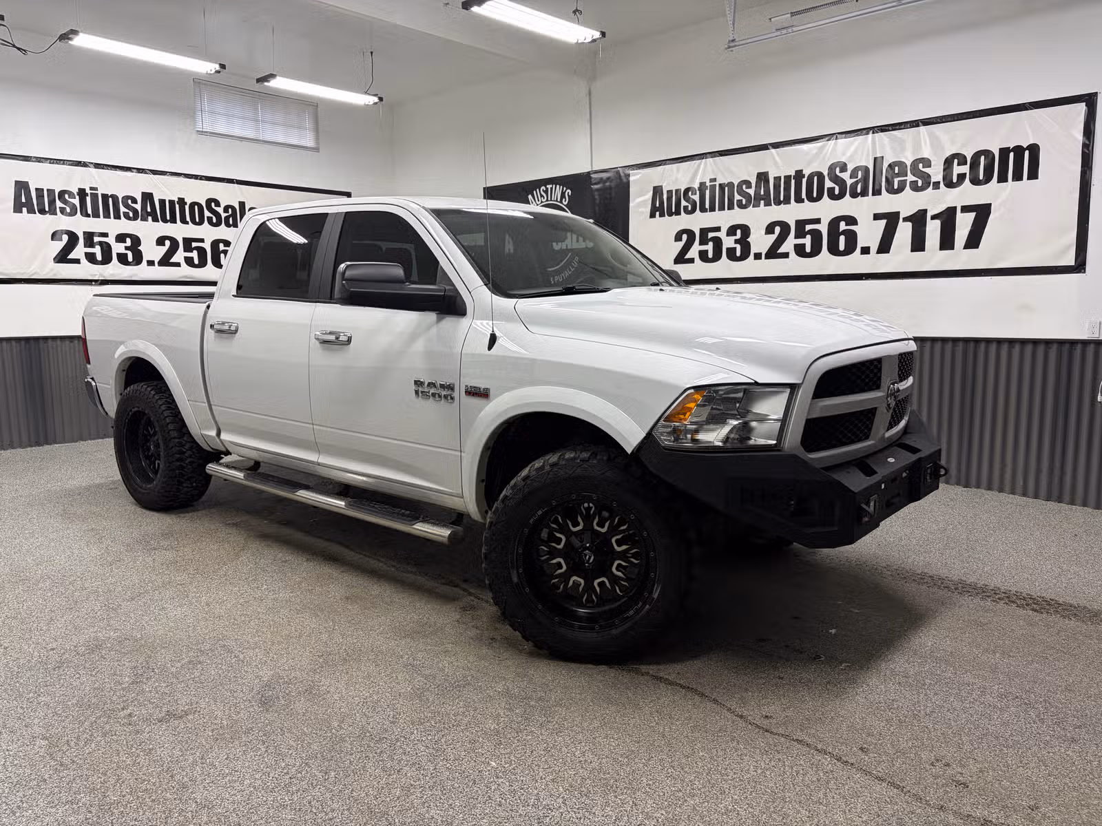 2018 Ram 1500 SLT Crew Cab Upper Image 1