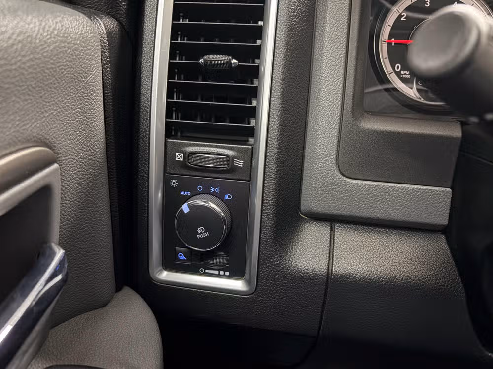 2018 Ram 1500 SLT Crew Cab Image 13