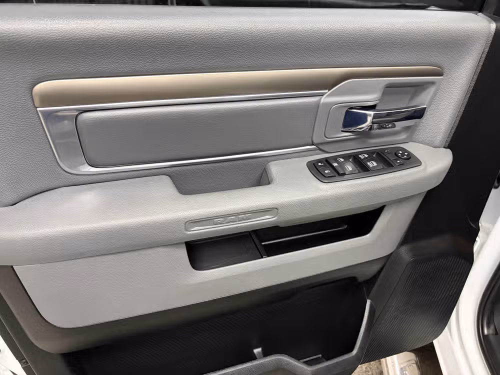 2018 Ram 1500 SLT Crew Cab Image 14