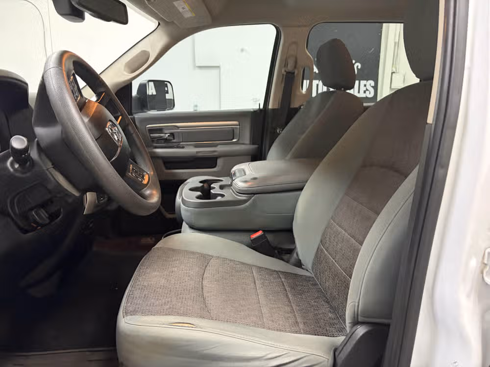 2018 Ram 1500 SLT Crew Cab Image 15