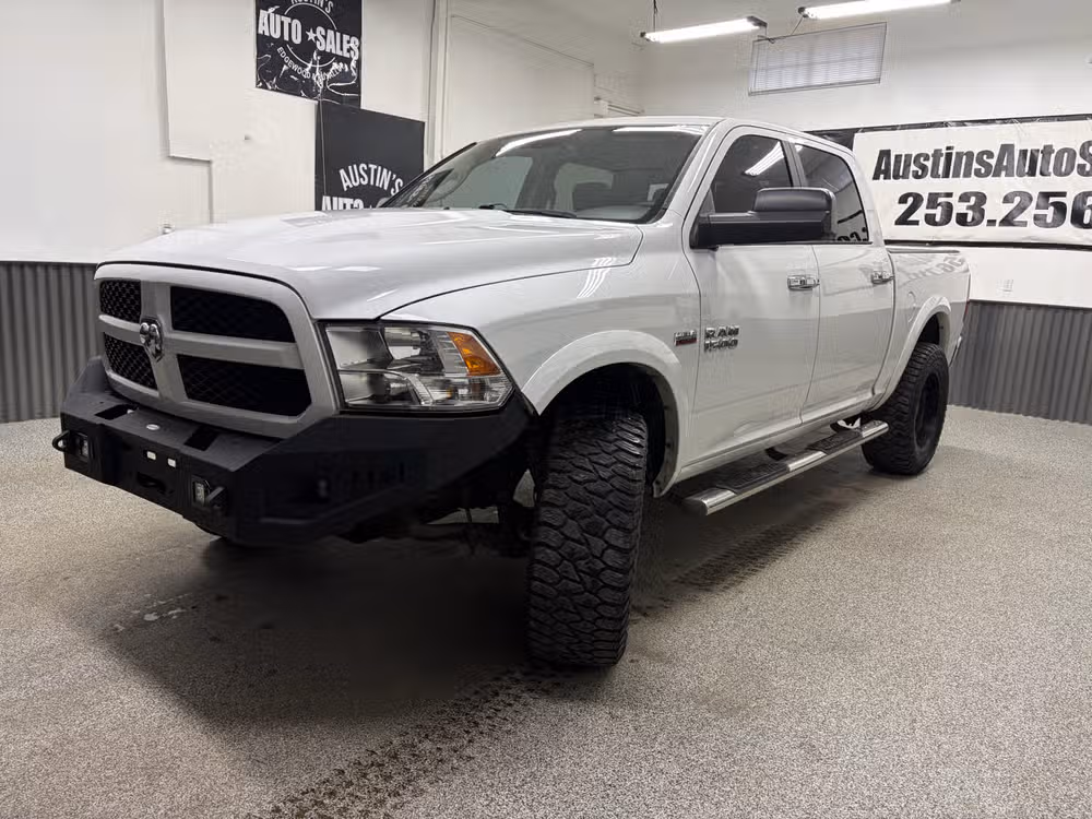 2018 Ram 1500 SLT Crew Cab Image 6
