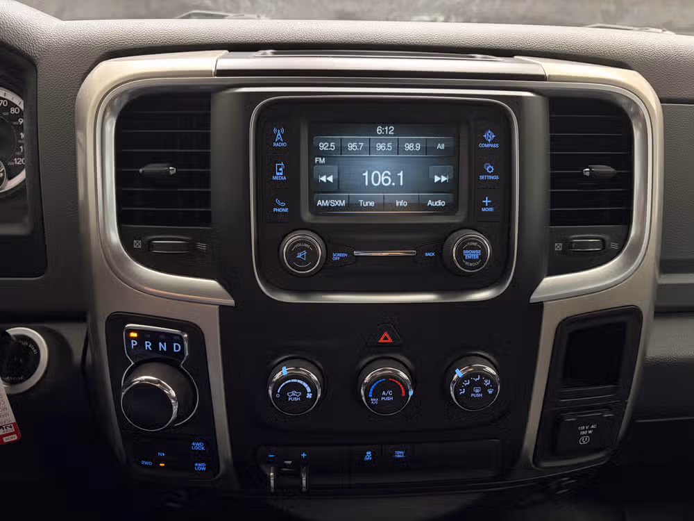 2018 Ram 1500 SLT Crew Cab Image 11
