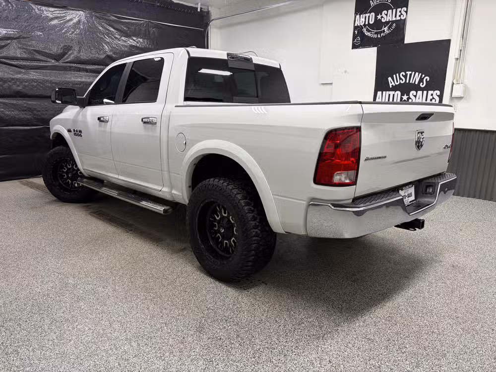 2018 Ram 1500 SLT Crew Cab Image 8