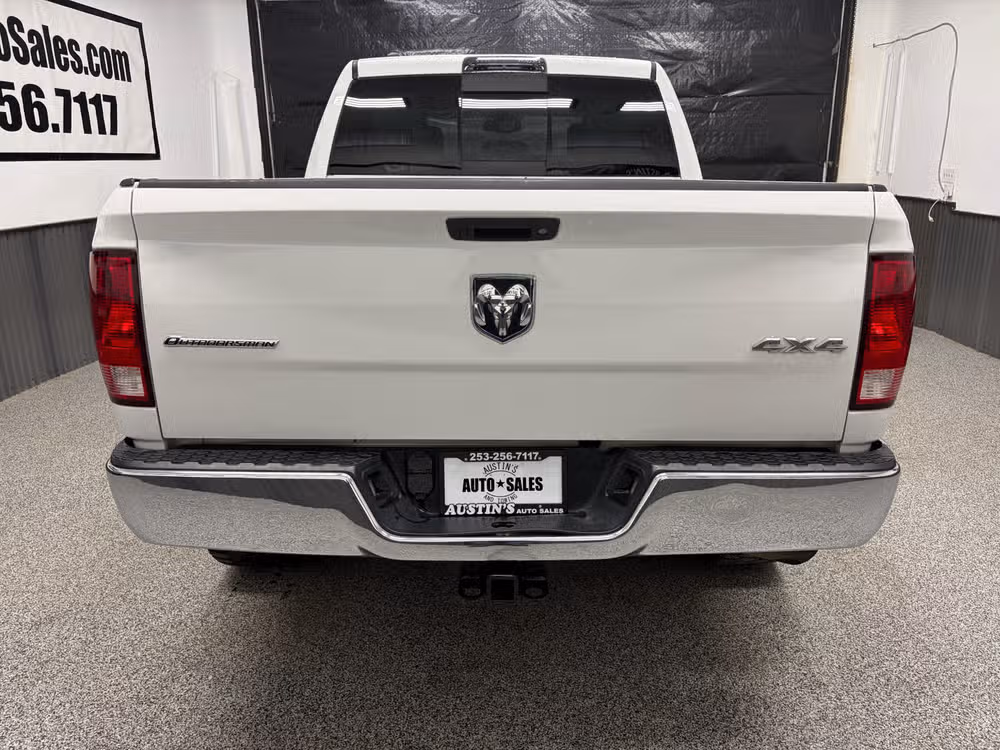 2018 Ram 1500 SLT Crew Cab Image 4