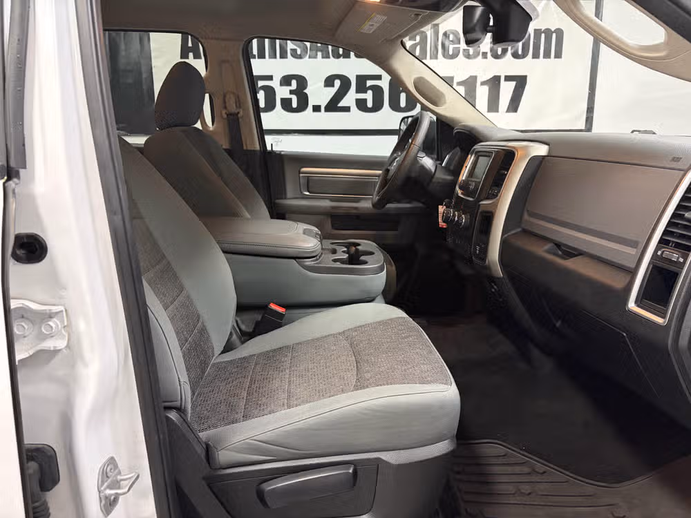 2018 Ram 1500 SLT Crew Cab Image 19