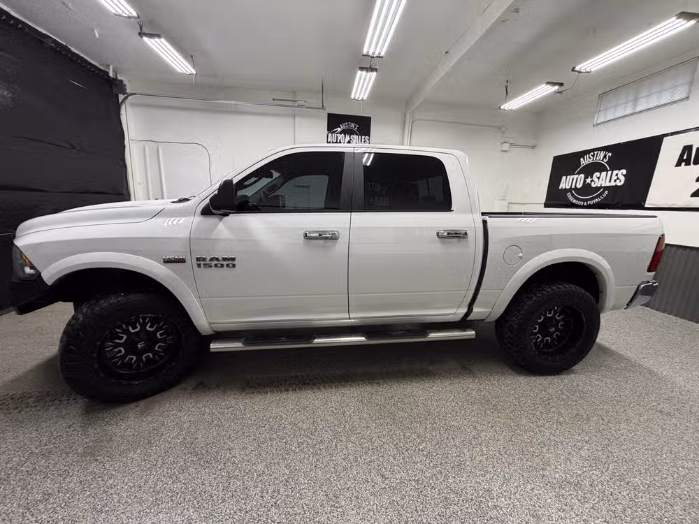 2018 Ram 1500 SLT Crew Cab Image 7