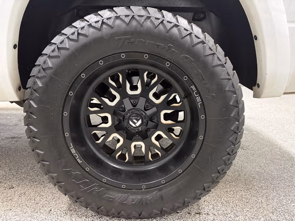 2018 Ram 1500 SLT Crew Cab Image 9
