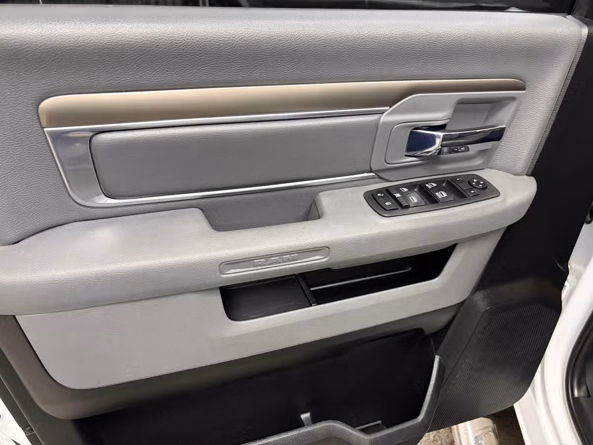 2018 Ram 1500 SLT Crew Cab Image 14