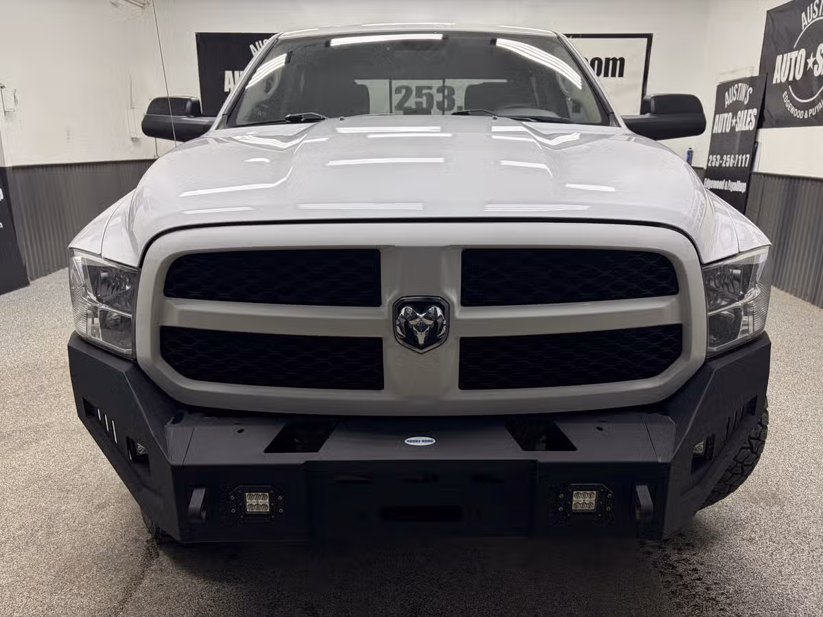 2018 Ram 1500 SLT Crew Cab Image 5