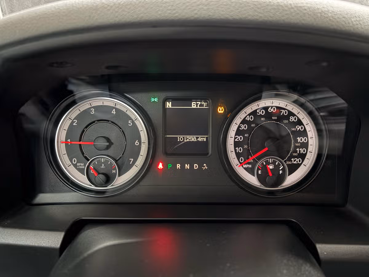 2018 Ram 1500 SLT Crew Cab Image 10
