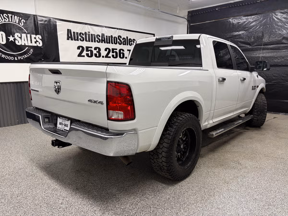 2018 Ram 1500 SLT Crew Cab Image 3