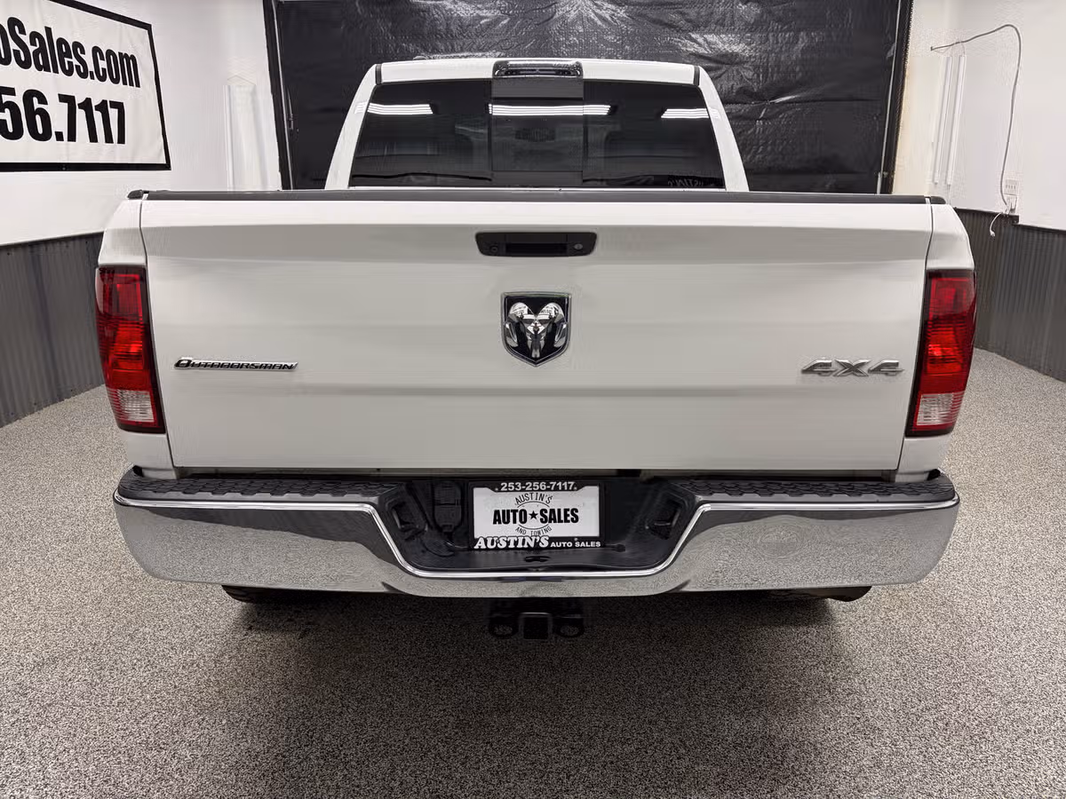 2018 Ram 1500 SLT Crew Cab Image 4