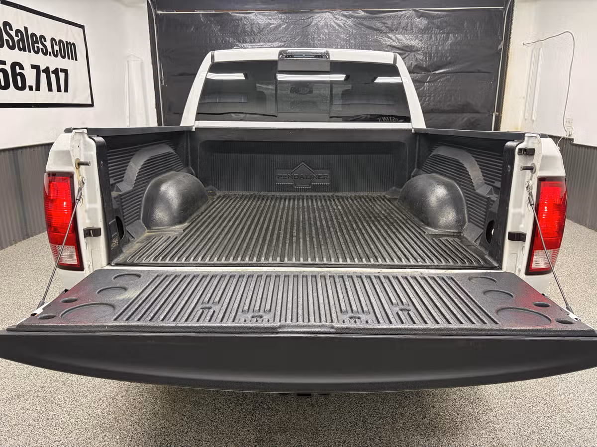 2018 Ram 1500 SLT Crew Cab Image 17