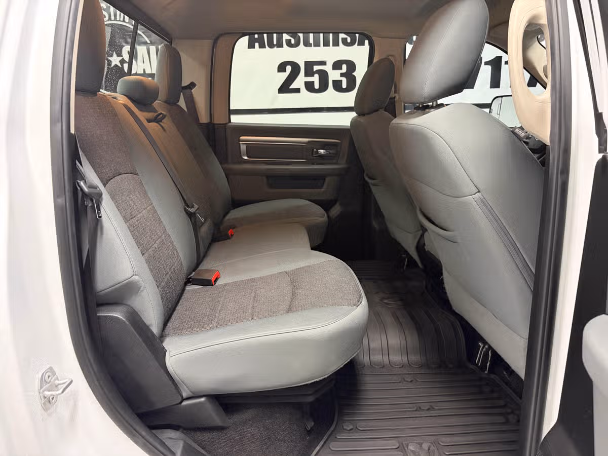 2018 Ram 1500 SLT Crew Cab Image 18