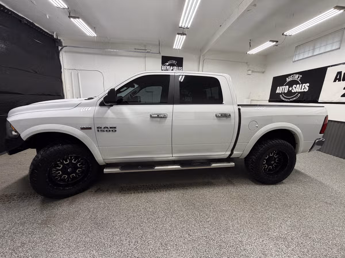 2018 Ram 1500 SLT Crew Cab Image 7