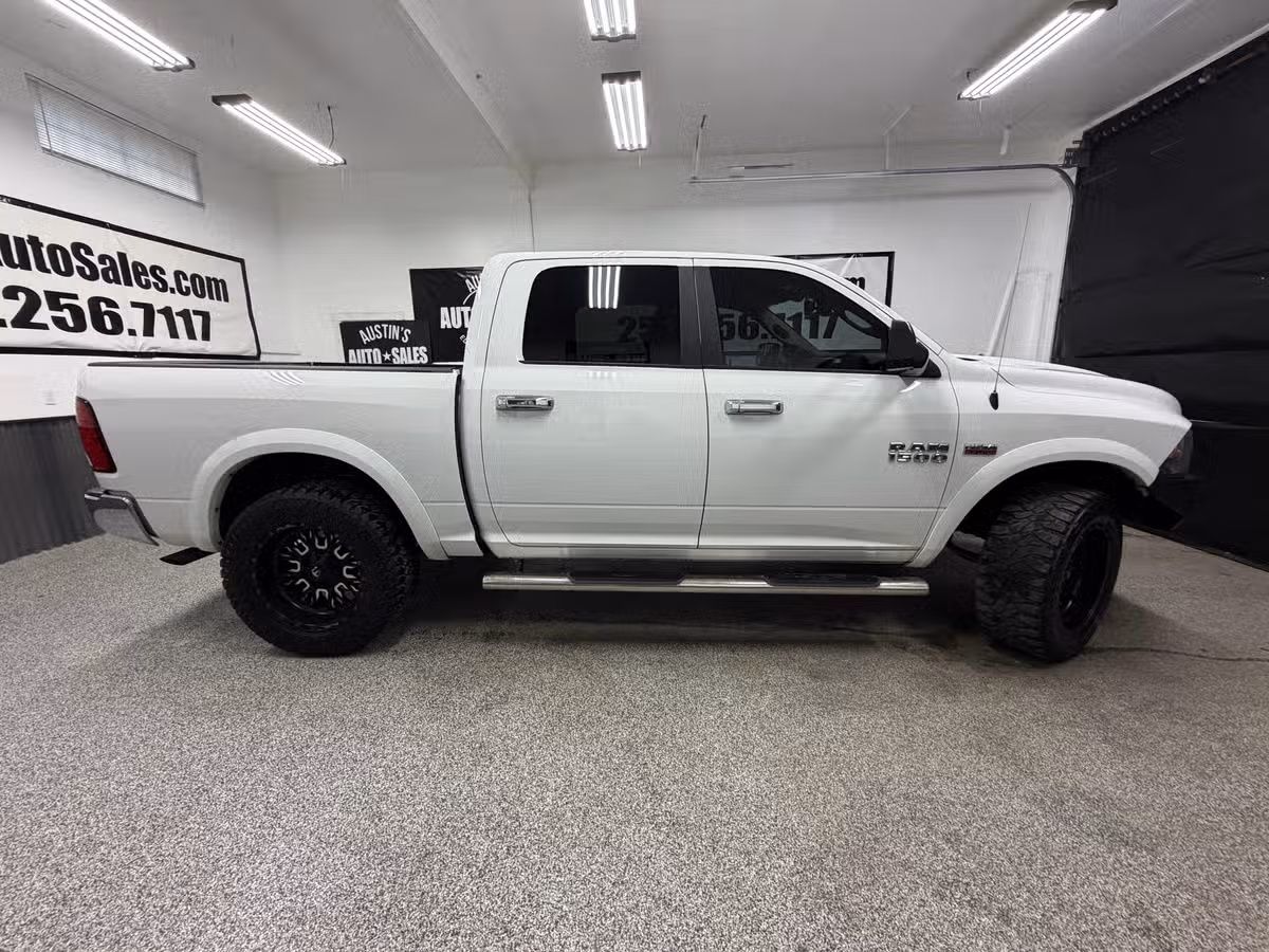 2018 Ram 1500 SLT Crew Cab Image 2