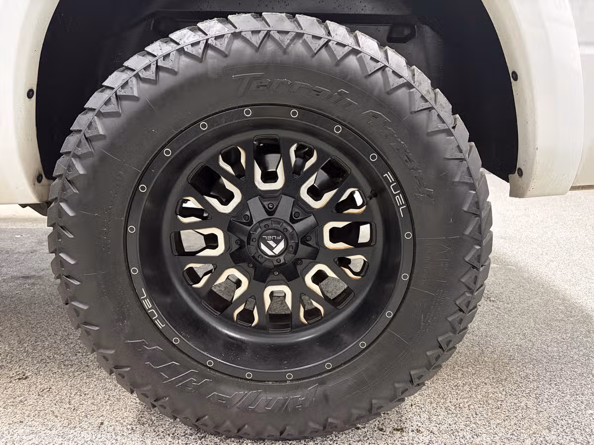 2018 Ram 1500 SLT Crew Cab Image 9