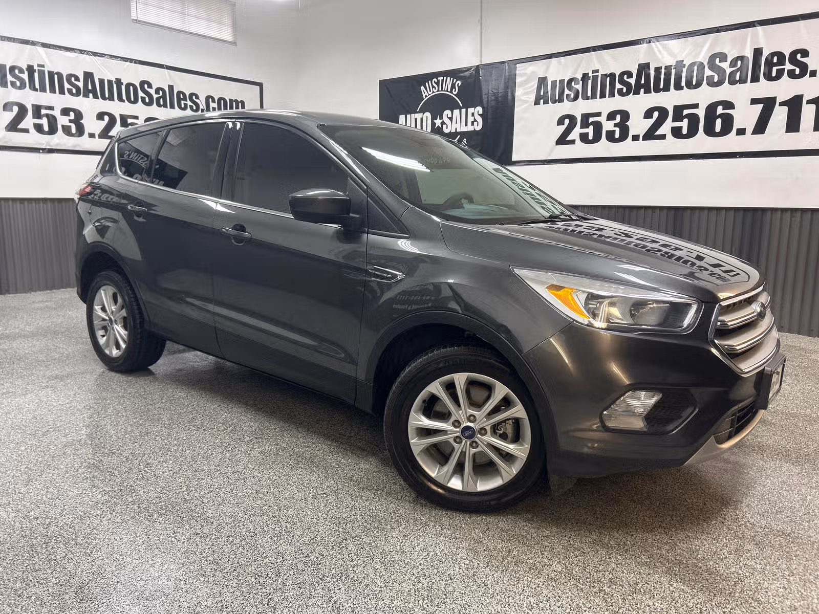 2017 Ford Escape SE Upper Image 1